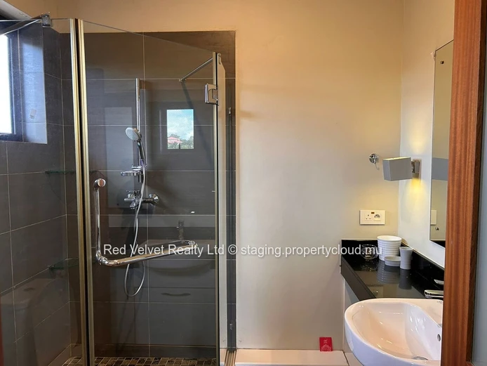 Luxury Apartment for Rent in Highly Residential Area of Floreal
