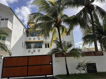 12 Bedroom Hotel