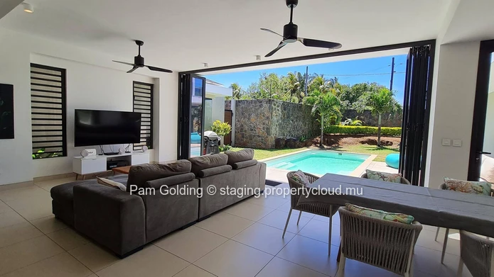 "Villa PDS à vendre à Grand Baie, 325m² habitable, terrain 511m², 4 chambres. Prix $. Ne manquez pas!"