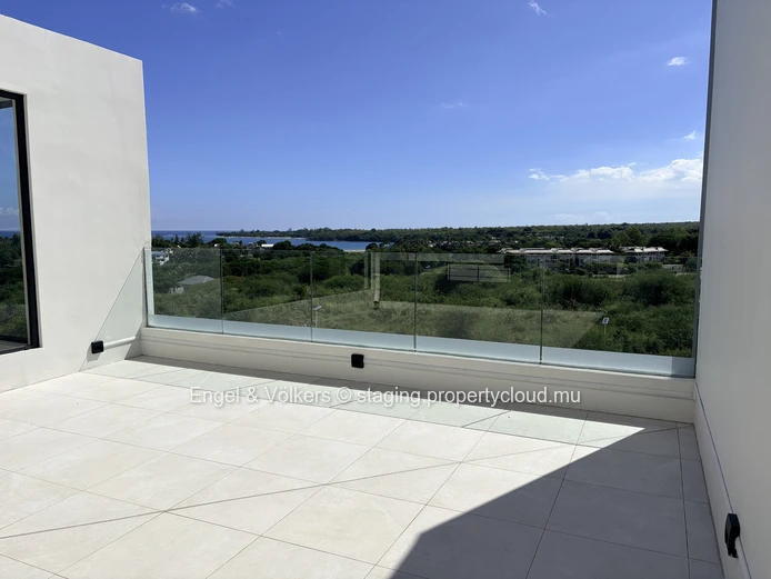 FOR RENT - 4 Bedrooms apartment in Tamarin