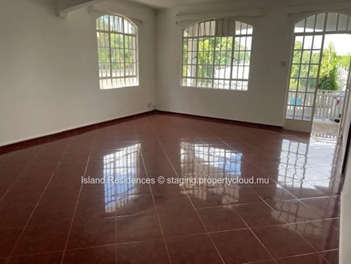 Stunning 300m² Calodyne Home with Office Space, Parking, and Rooftop Access