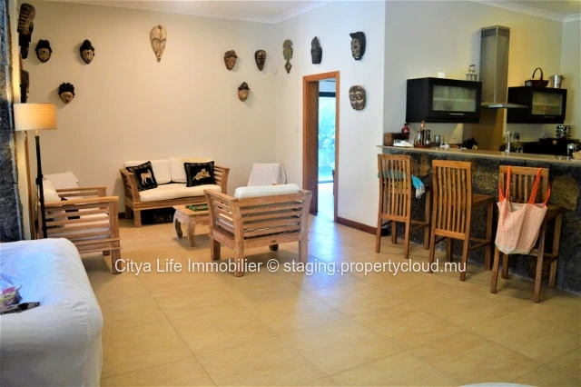 Beautiful villa with beautiful volumes in secured and calm residence.