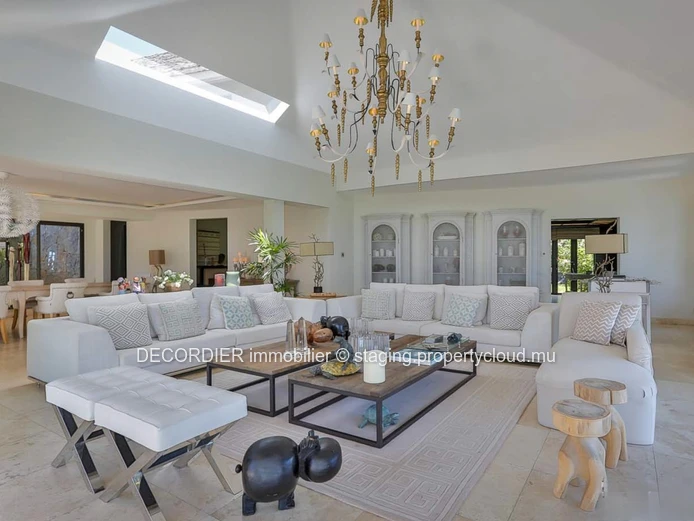 Contemporary single-storey villa accessible to foreigners