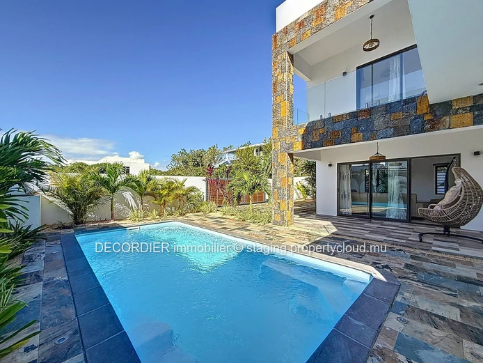Stunning new house with swimming pool and garden