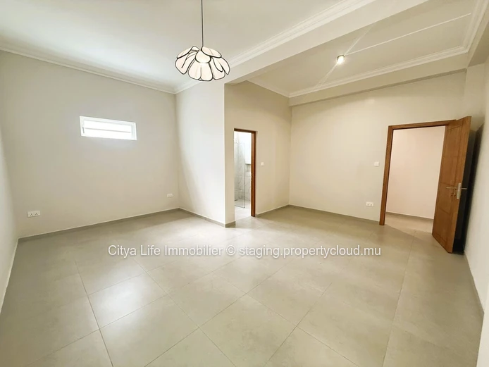 Maison Spacieuse Rénovée à Vendre à Rose-Hill – Idéale pour Investissement ou Résidence Familiale