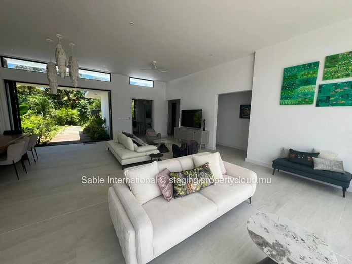 Luxurious RES Villa in Roches Noires with Private Pool, Sea View, and Tennis Court 