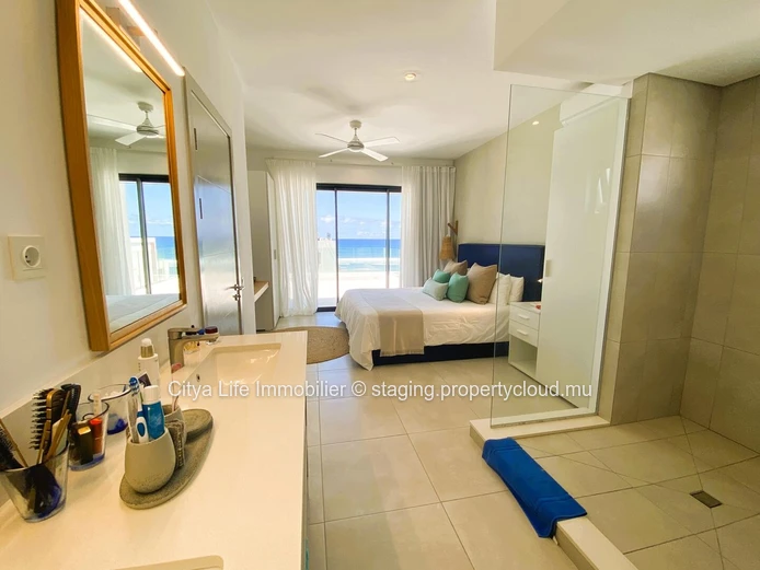 Luxurious Penthouse with Stunning Views in Poste Lafayette - 226m² Living Space, Communal Pool - Rs