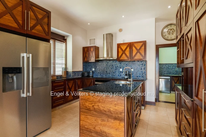 Elegant Residence with Independent Suite and Ocean Views
