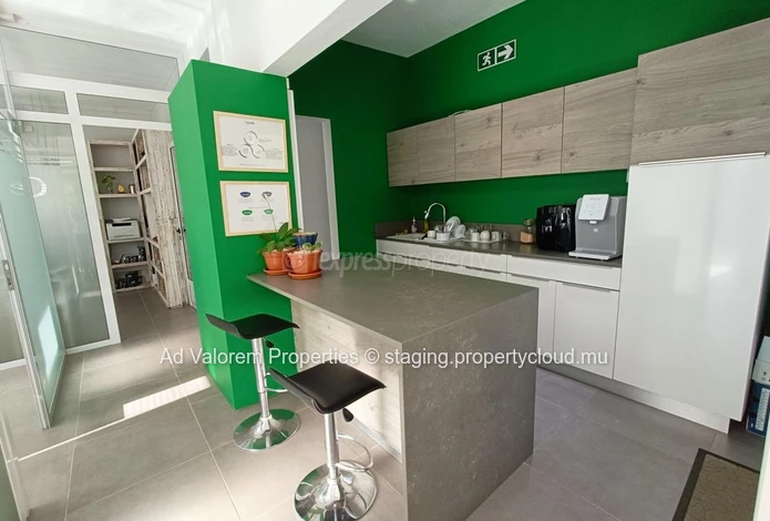 À louer – Bureau indépendant de 23 m² (rez-de-chaussée)