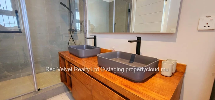 Beachfront Apartment for Rent in Poste Lafayette | 3 Bedrooms | Sea View