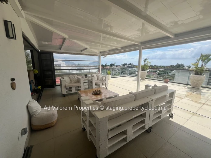 Stunning Furnished Penthouse for Rent in Black River – 150 m² (Sole Mandate)