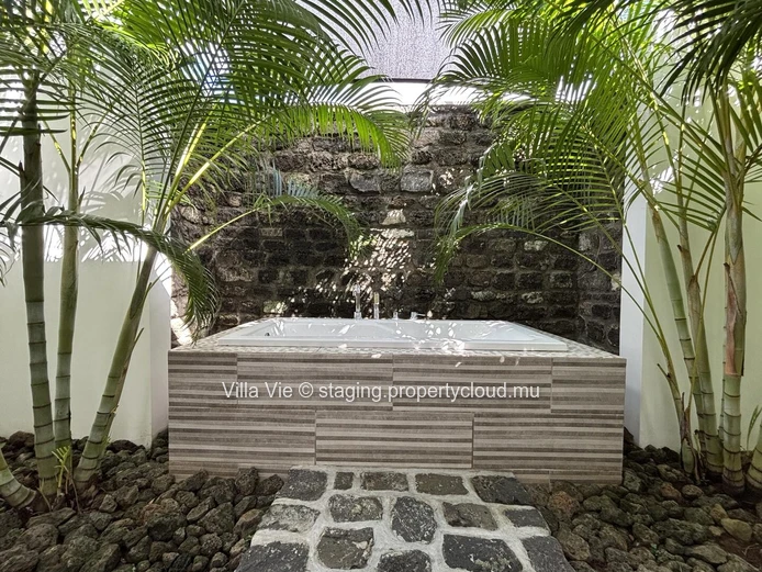 Forêt Daruty - Spacious 4-bedroom house with swimming pool and large garden