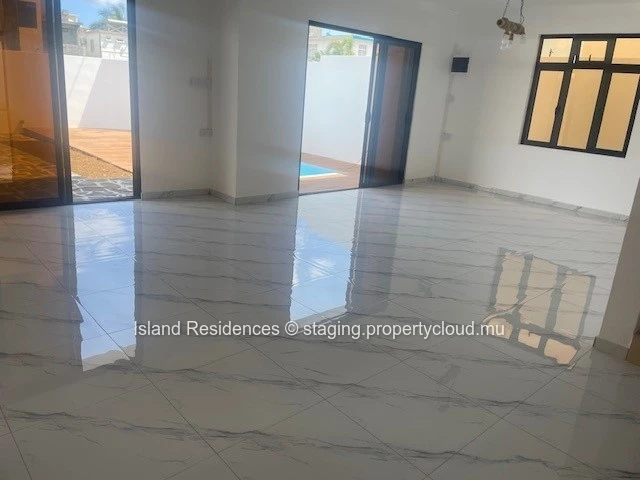 Newly built house with 3 bedrooms with pool and parking