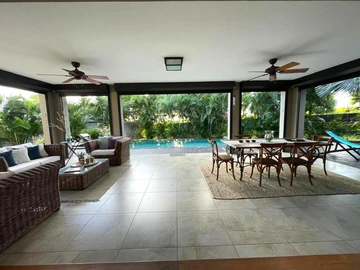 4 Bedroom Villa