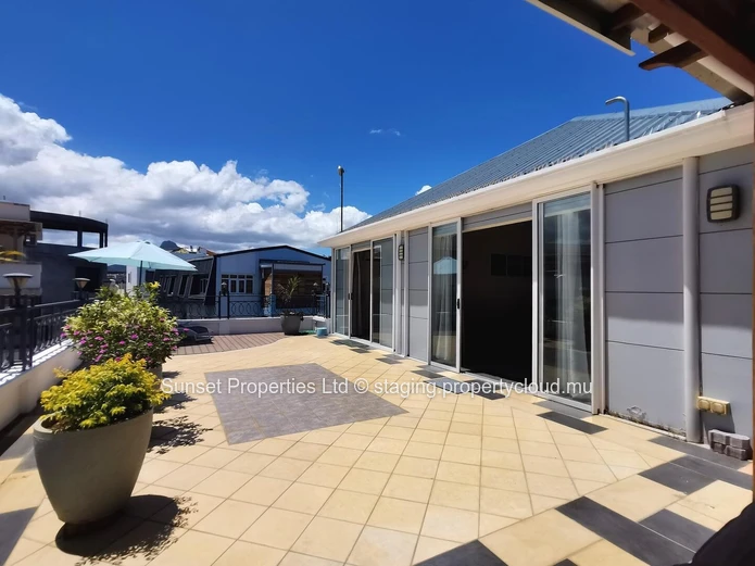  Penthouse | 3 Bedrooms | Large Terrace