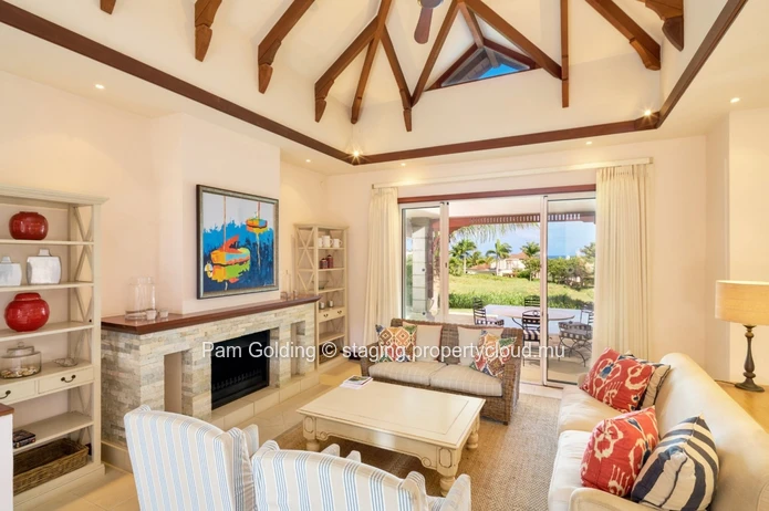 Fantastic light and bright villa ready to move in.