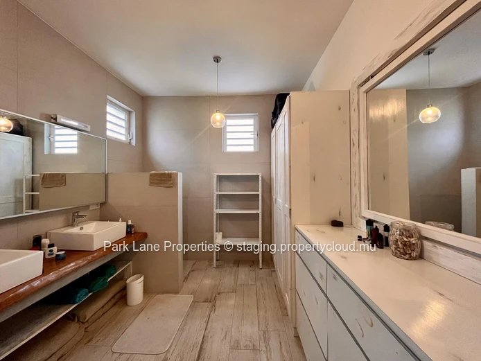 Spacious and modern apartment