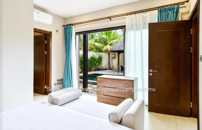 Maison à vendre à Péreybère, 250m², 3 chambres, piscine privée, proche des commodités