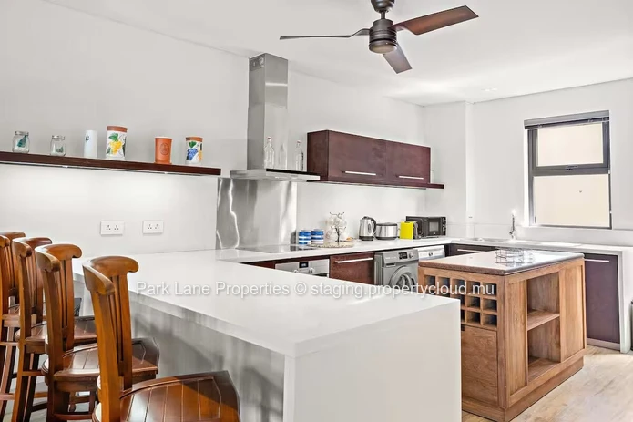 Luxury IRS duplex in Marina!