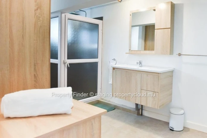 Estate Villa with Airbnb Guest Suites, Squash Courts & Sea Views - For sale - Tamarin