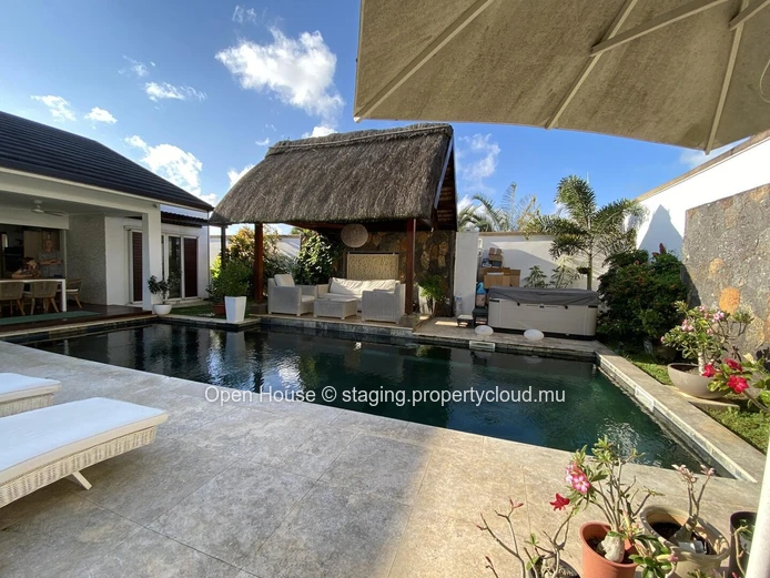 For sale - Grand Baie - beautiful 2-bedroom villa + office located in the heart of a sought-after and secure residenc...