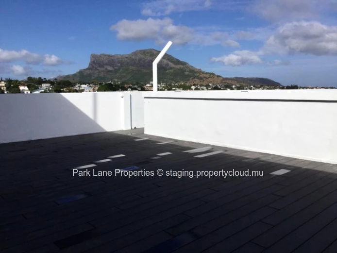 Office with exceptional visibility in Beau Bassin