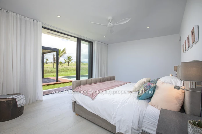 Elegant contemporary villa with stunning golf views
