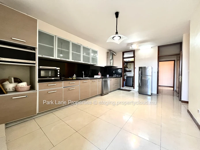 Appartement Spacieux de 3 Chambres à Quatre Bornes