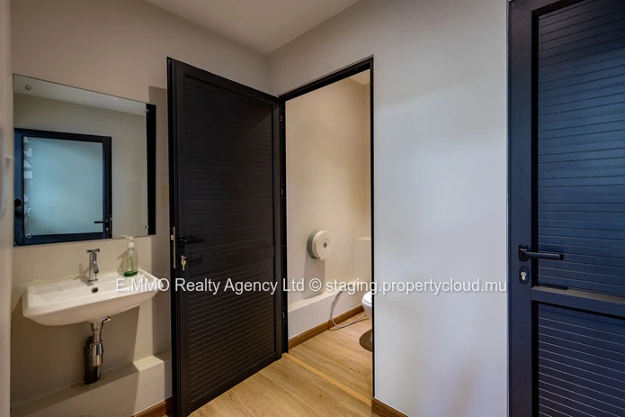Bureau moderne de 90 m² à louer à The Flore, Floréal – Rs 45,000 + VAT (Mandat exclusif)