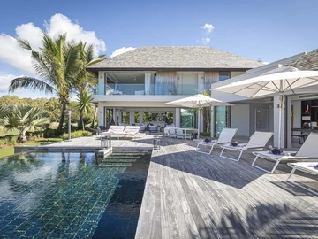 5 Bedroom Villa