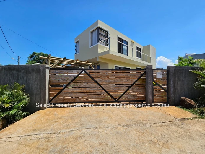 Fully Furnished House for Sale in Albion - Rs 9.9 M