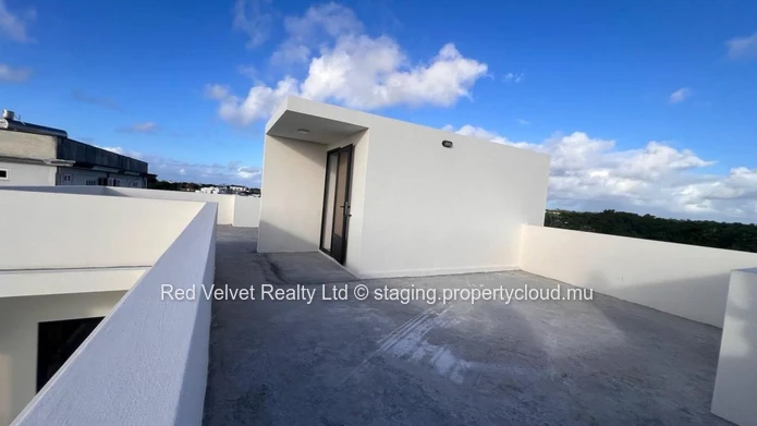 Villa à vendre à Grand Baie, 223m² habitables sur 359m², 4 chambres, nombreux services proches, Rs.