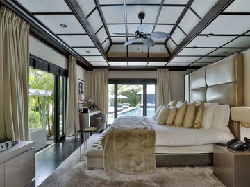 5 Bedroom Villa