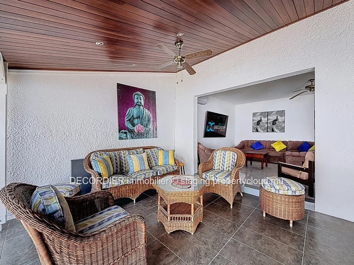 Elegant house in the heart of a sought-after, secure residential area