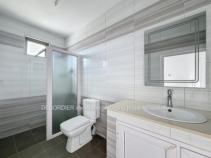 Belle villa moderne de 230 m² à Pereybere – Résidence sécurisée avec piscine (Mandat exclusif)