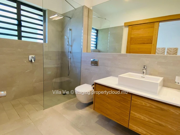 Péreybère - 3-bedroom luxury beachfront apartment (Sole Mandate)