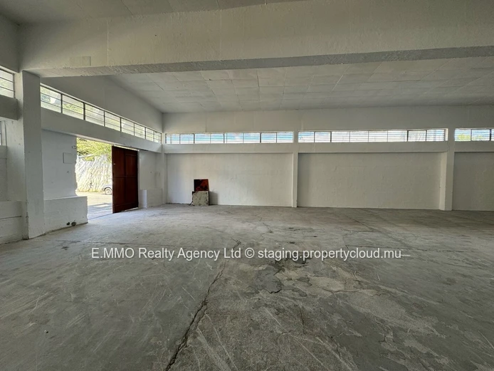 Warehouse for Rent in Coromandel, 2000m², featuring an exterior yard, secure parking, Price Rs 416,025.