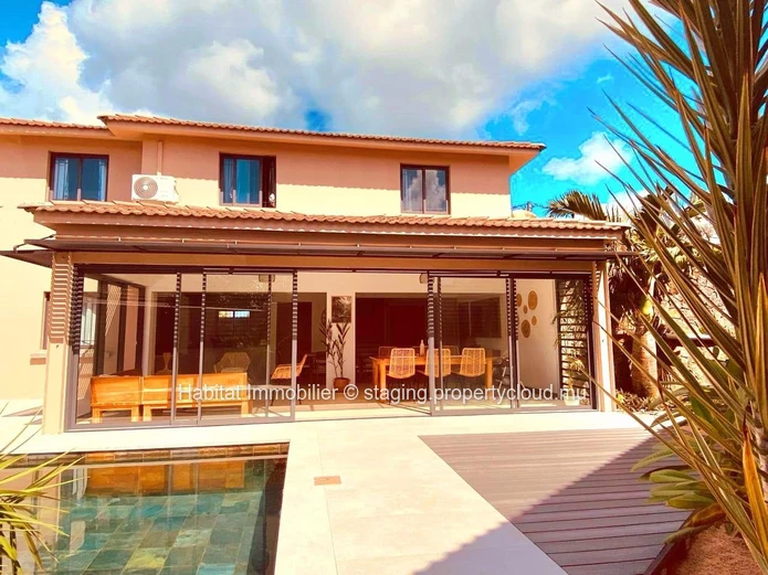 Beautiful furnished and equipped villa of 300 m2 on a plot of 105 toises located in Calodyne