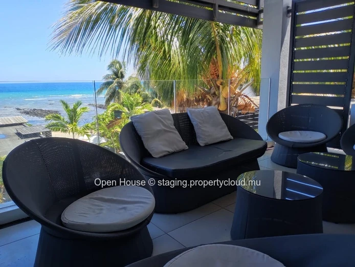 Superb beachfront Penthouse for sale in Pointe aux Biches, 3 bedrooms, communal pool, price Rs 28M. Don't miss out!