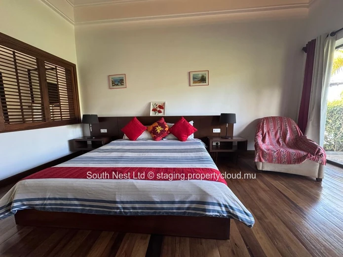 Exceptional villa in the heart of a private estate