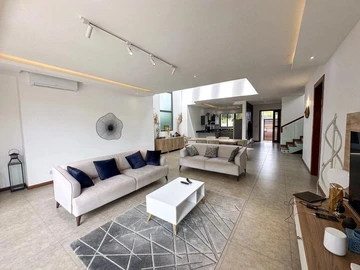 4 Bedroom Villa