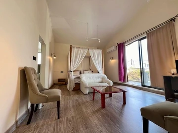 8 Bedroom House