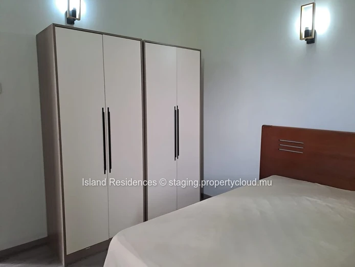Recent fully furnished house with 3 bedrooms, pool and carport