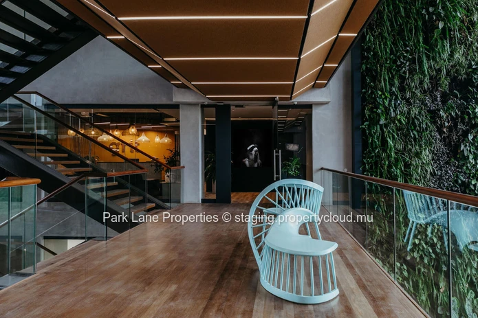 "Espace de bureaux prime à vendre à Grand Baie - 289m² - Ne manquez pas cette occasion !"