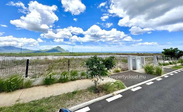 Offre Exclusive : Terrain Exceptionnel à Magenta Parkside, Cascavelle (Mandat exclusif)