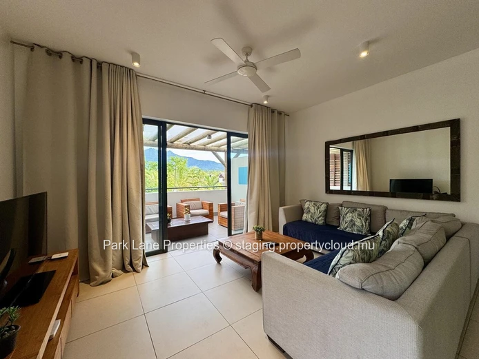 Cute waterfront apartment with view on Marina, between river and mountain.