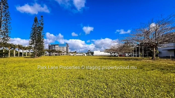 Modern office space in Phoenix – ground floor + mezzanine – strategic location & green surroundings