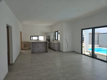 5 Bedroom Villa