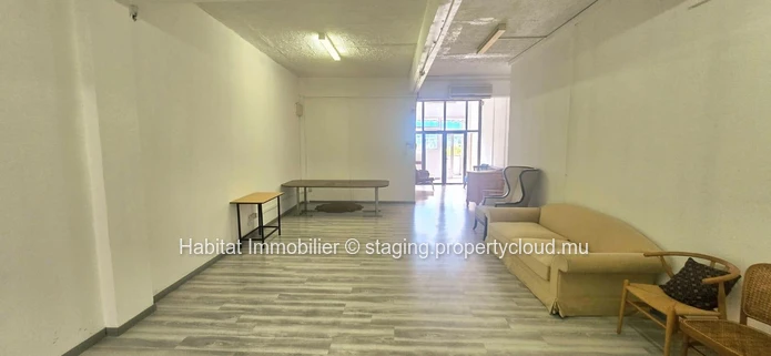 To rent : Unfurnished office space of 232 m² in Port Louis