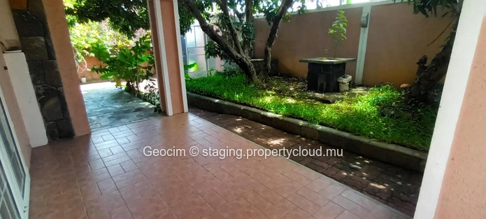 Sodnac Quatre Bornes Maison meublée de 6 càc 4 sdb bureau terrasse garage sur 125 toises terrain clos. (Mandat exclusif)